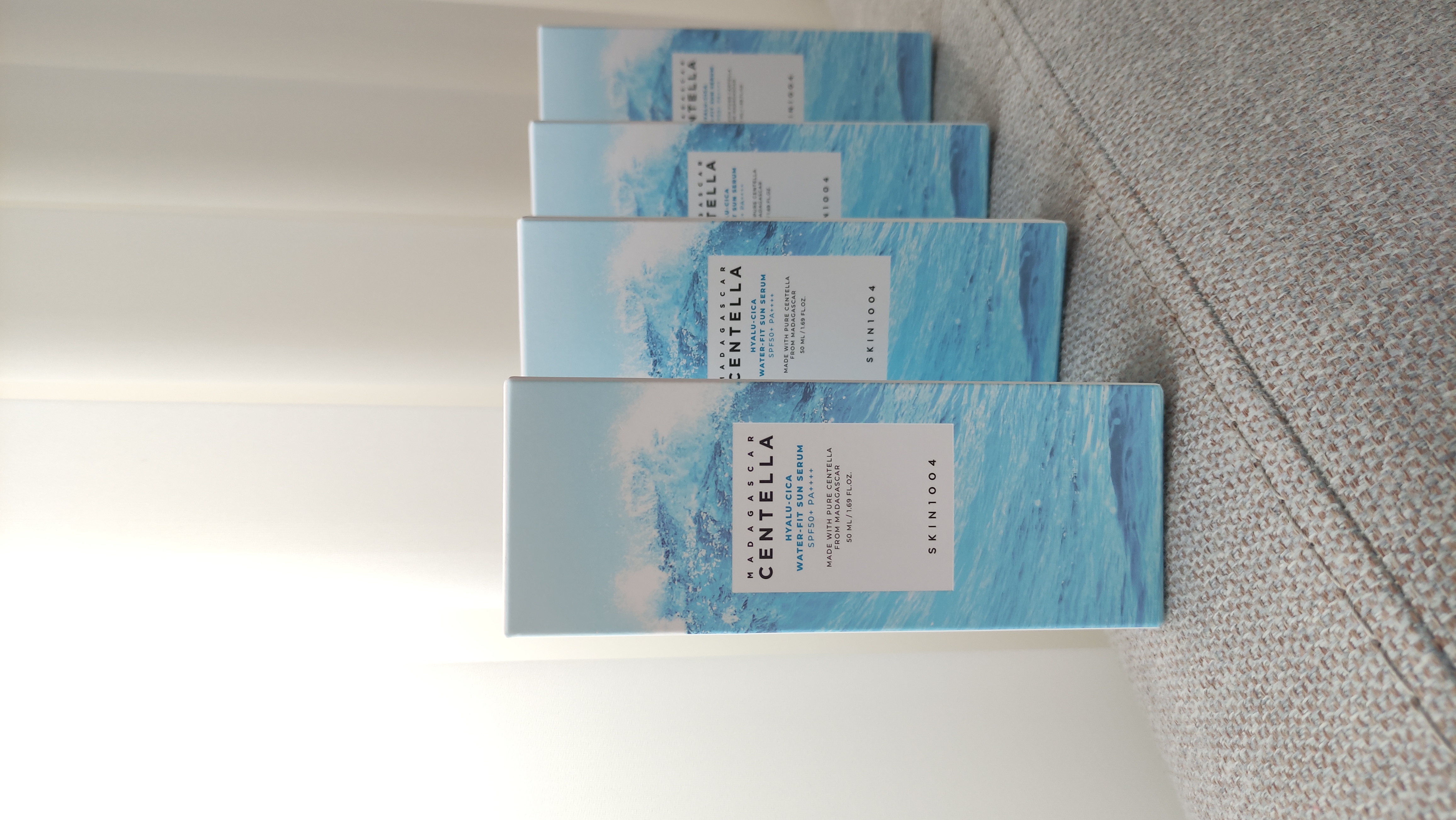 ضد آفتاب سنتلا اسکین 1004 بی رنگ SPF50 اصل